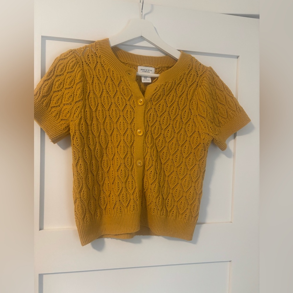 Mustard Yellow Short-Sleeve Knit Cardigan. Sz M